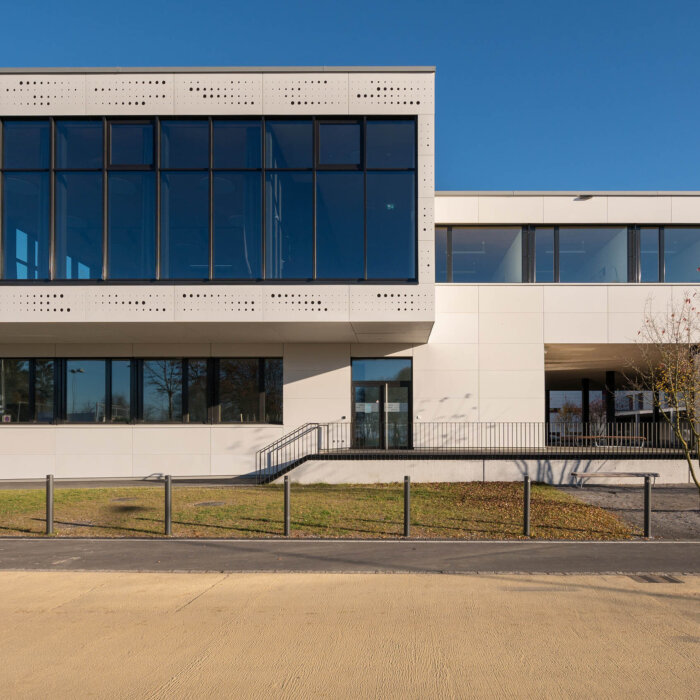 Schulhaus Seefeld Lachen 1