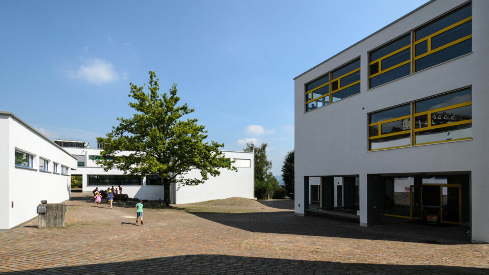 Schulhaus Sonnenberg Thalwil 1